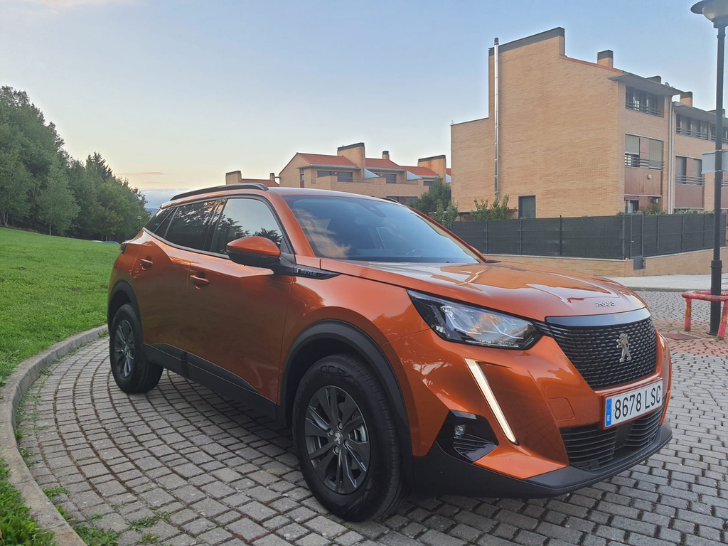 Peugeot 2008 Style Bluehdi 110cv | Naranja | Camara