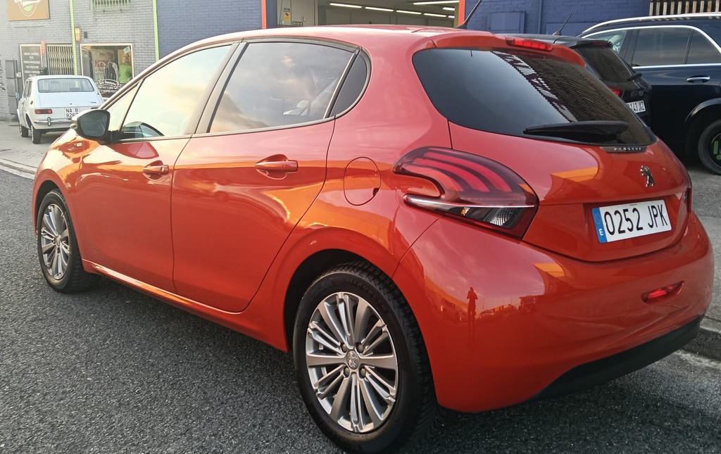 Renting Flexible 6 Meses | Peugeot 208 1.2 82cv M5